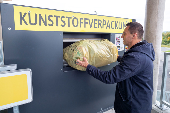 Test mit einem Container für Kunststoffverpackungen