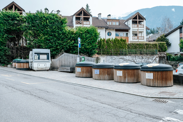 Müllinsel in Temlhof Brixen